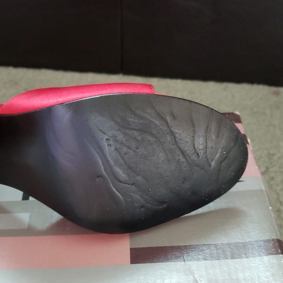 🏷MAKE AN OFFER!! Red slide in heels - Picture 3 of 4